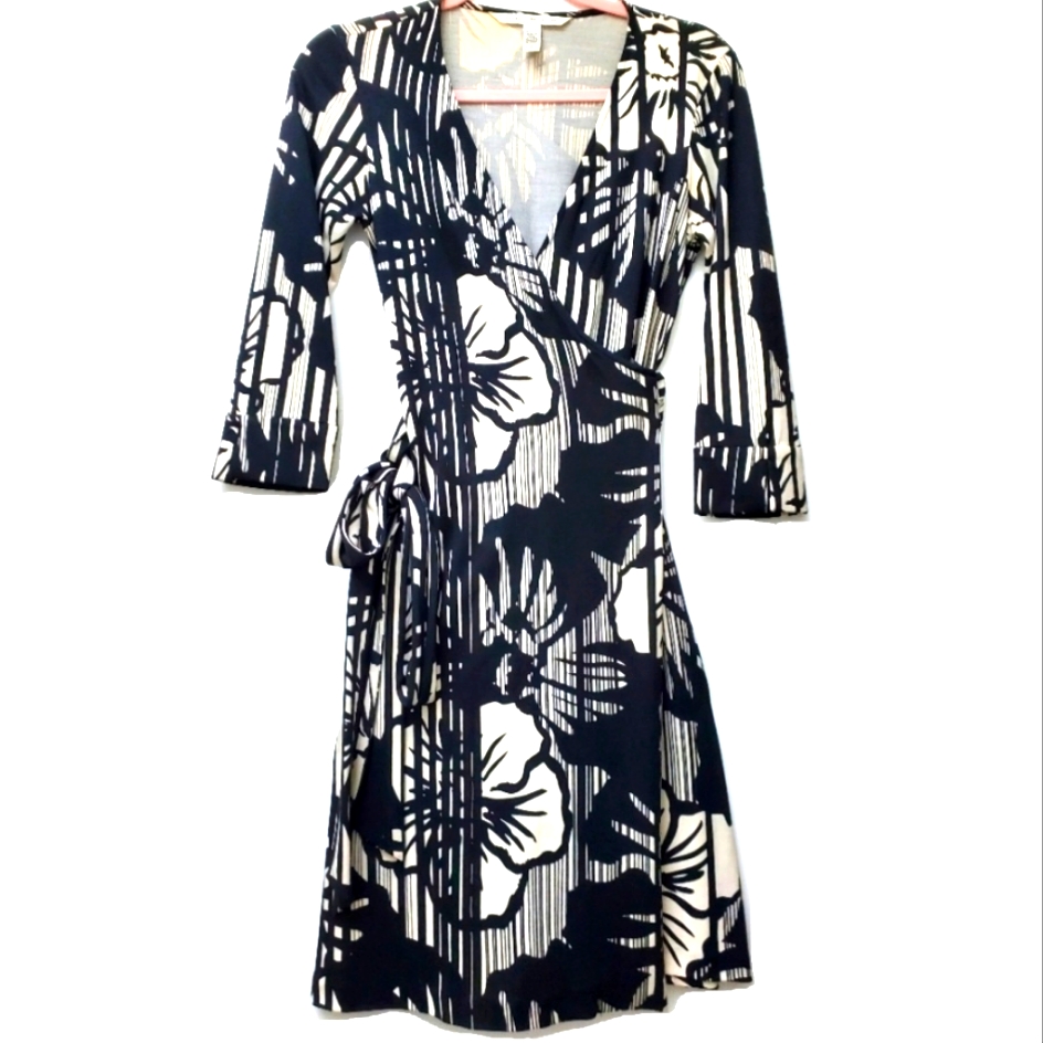 Diane Von Furstenberg Floral Botanical Ivory Black Silk Knit Wrap Dress Size 4